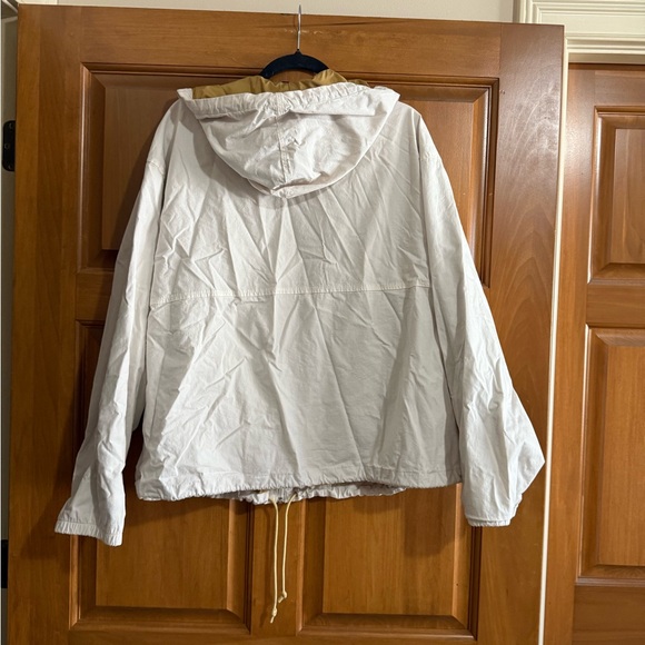 The North Face Hooded Shell Jacket in White with Tan Lining. PTP 24. Never worn! - Picture 3 of 5